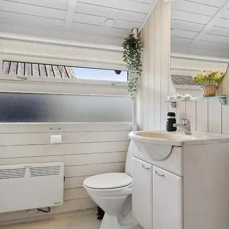 Allida - 800m From The Sea By Interhome